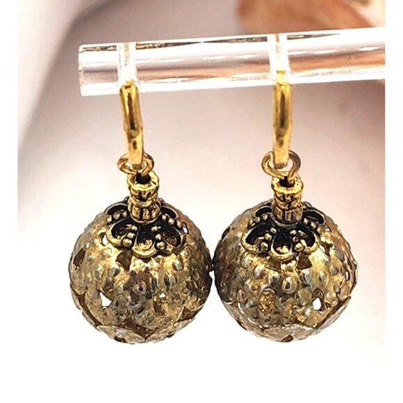 Vintage Filigree Gold Tone Leaf Embellished Bauble Medieval Lever Back Earrings - Picture 3 of 5